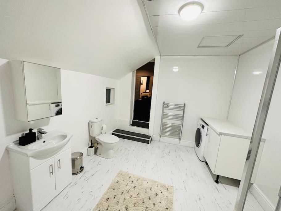 Bespoke 2 Bedroom Apt Derby City Luaran gambar